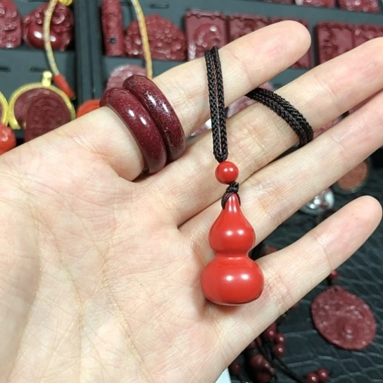 天然辰砂红砂葫芦吊坠
