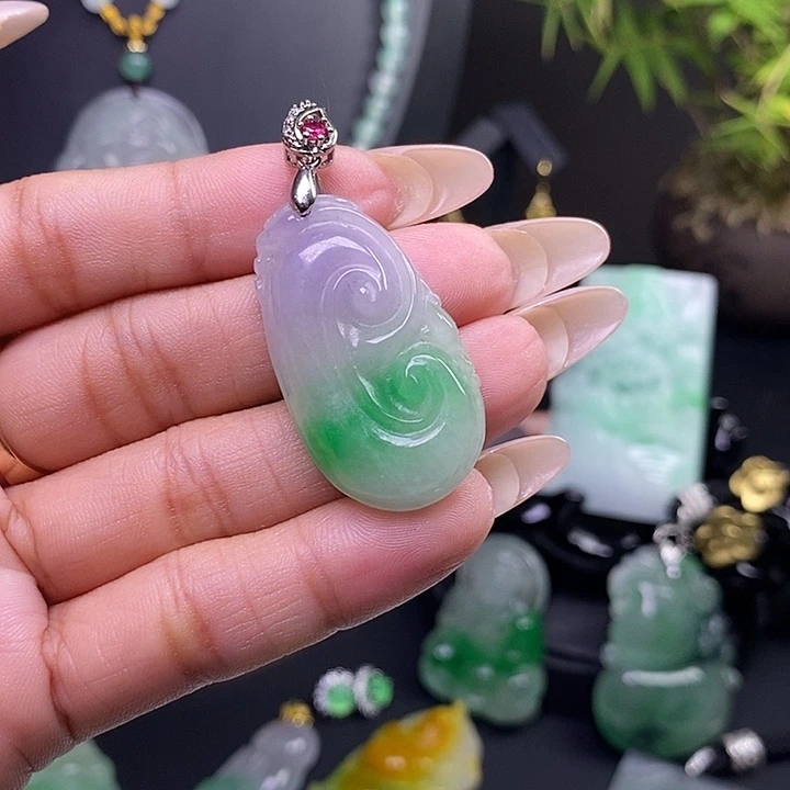 翡翠未镶嵌吊坠(赠链)