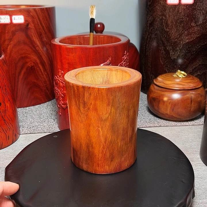 大***大黄花梨木小笔筒一个