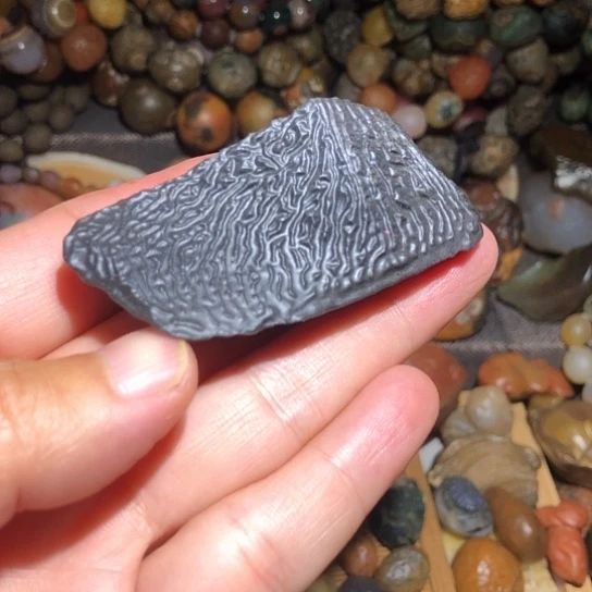 石材黑油泥石摆件山形