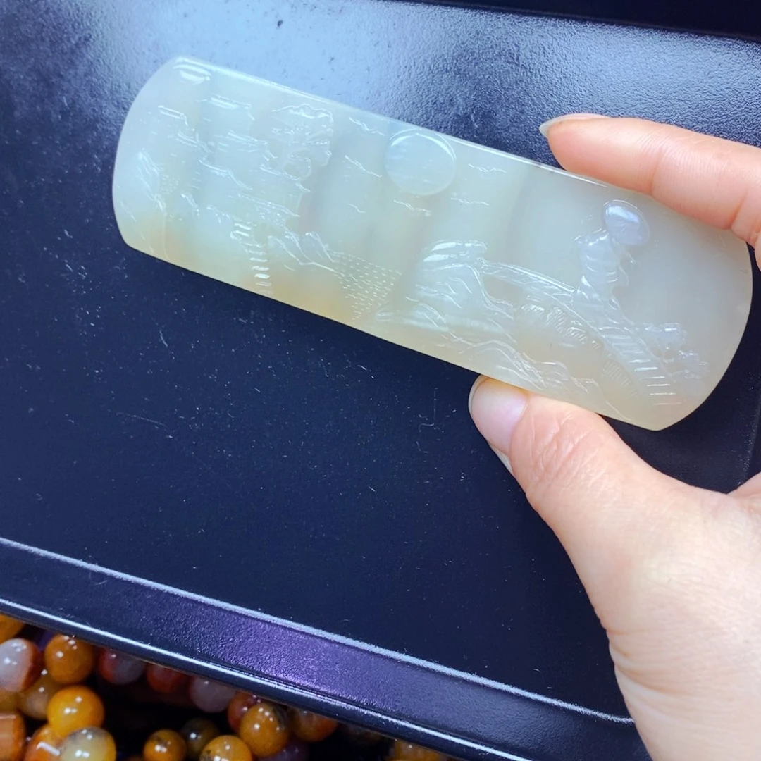 未镶嵌石英质玉（黄龙玉）颈饰