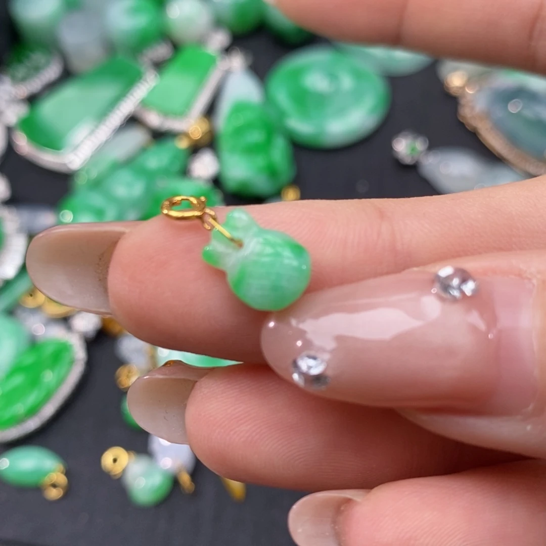 翡翠颈饰18K金镶嵌翡翠