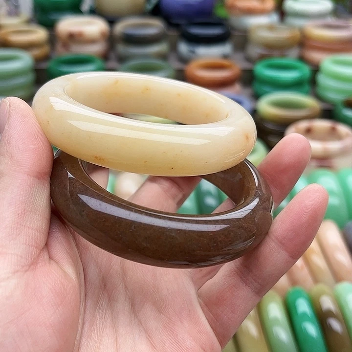 未镶嵌手镯石英质玉