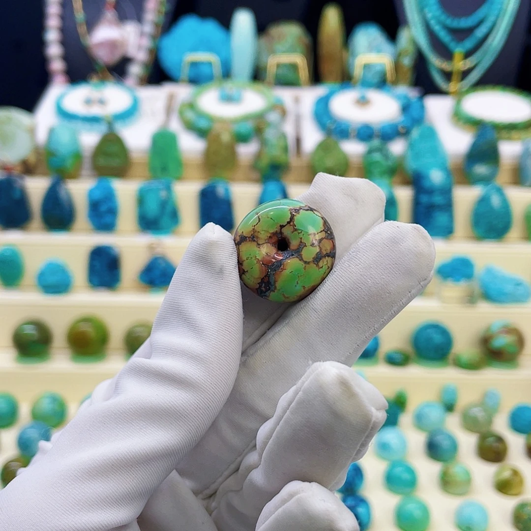 绿松石未镶嵌颈饰