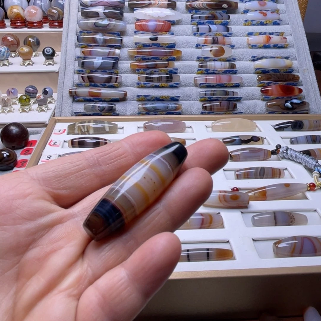 一***光玛瑙/玉髓未镶嵌吊坠