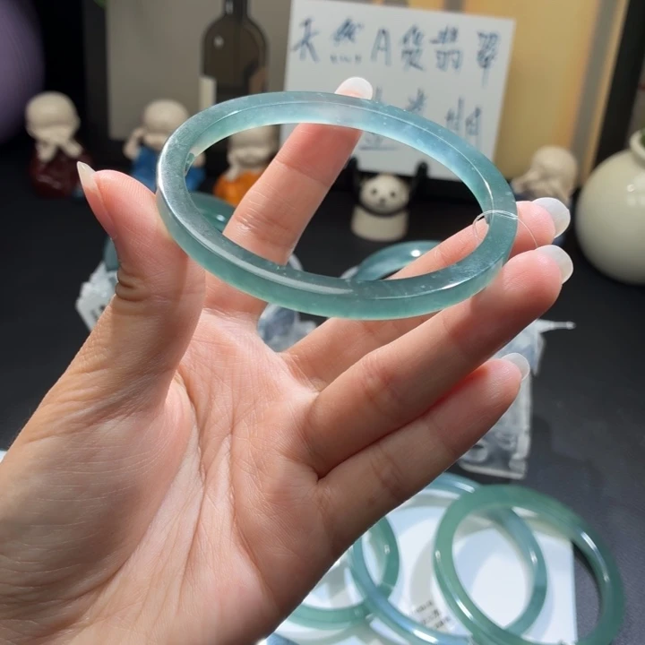 未镶嵌手镯翡翠冰透绿
