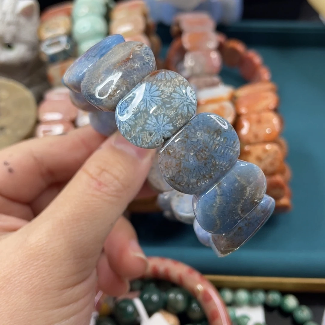 未镶嵌手镯硅化玉