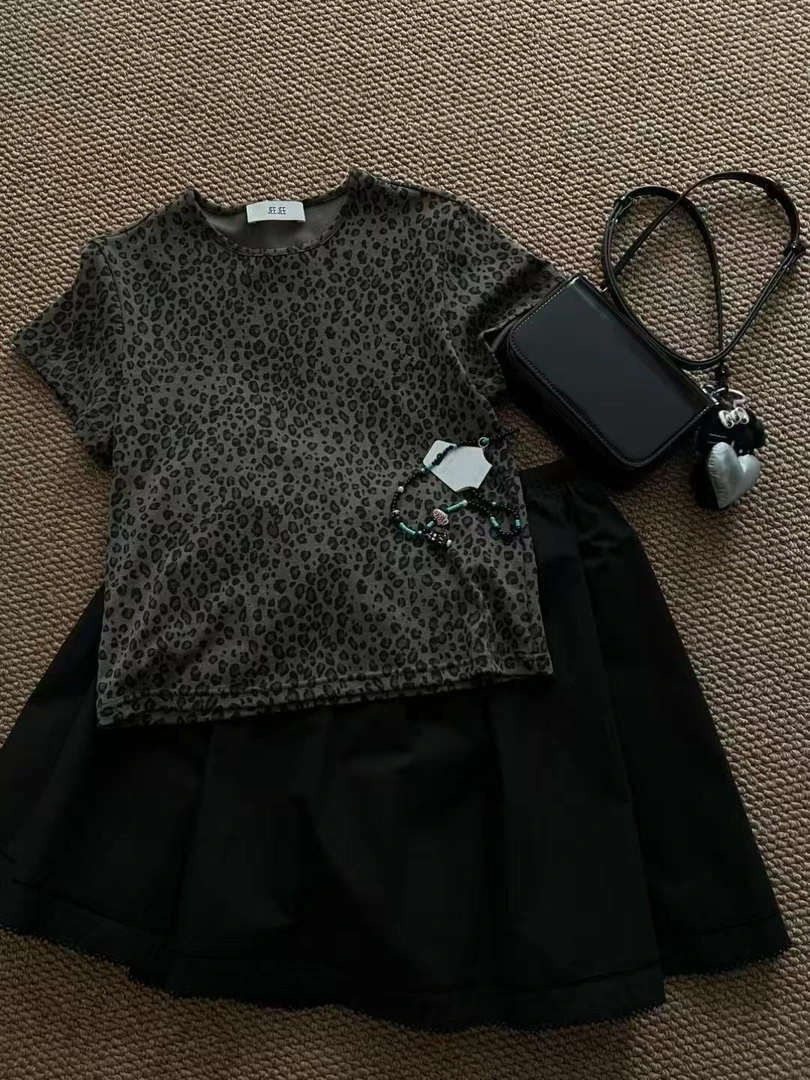 宽松型短袖豹纹杂志风圆领T恤黑色套装可爱风中性风
