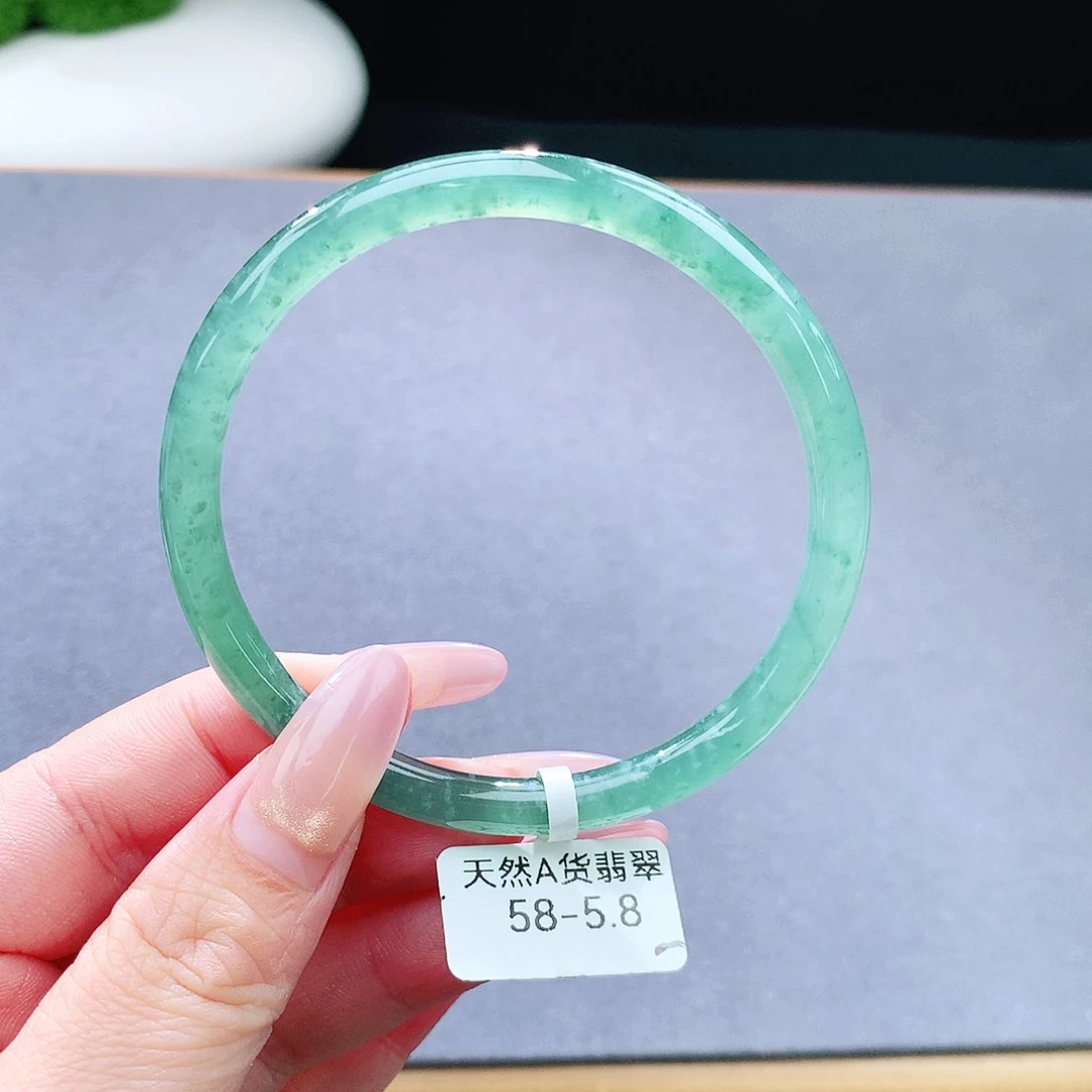 未镶嵌手镯（圆镯）翡翠