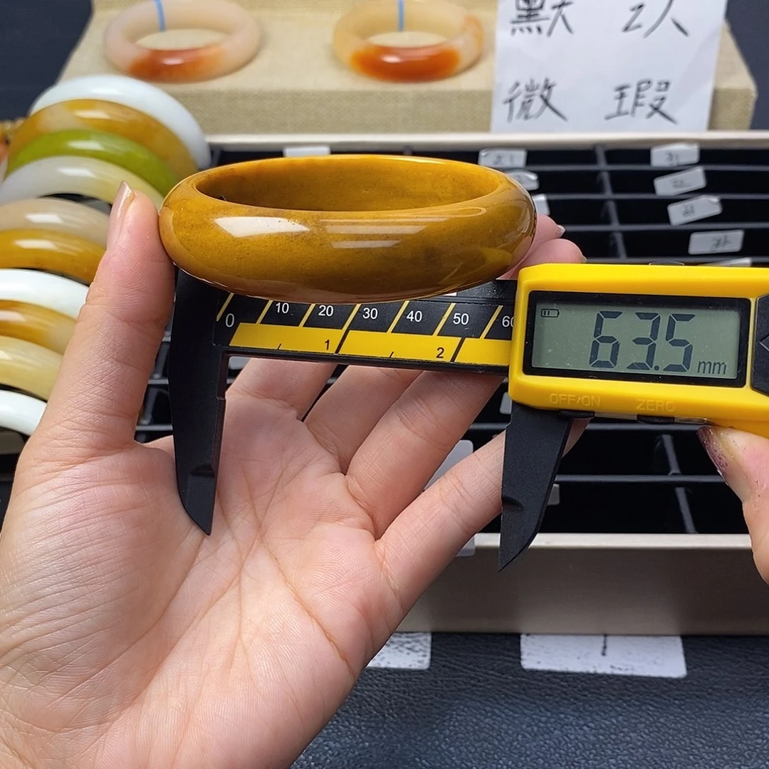 未镶嵌石英质玉（黄龙玉）手镯11号