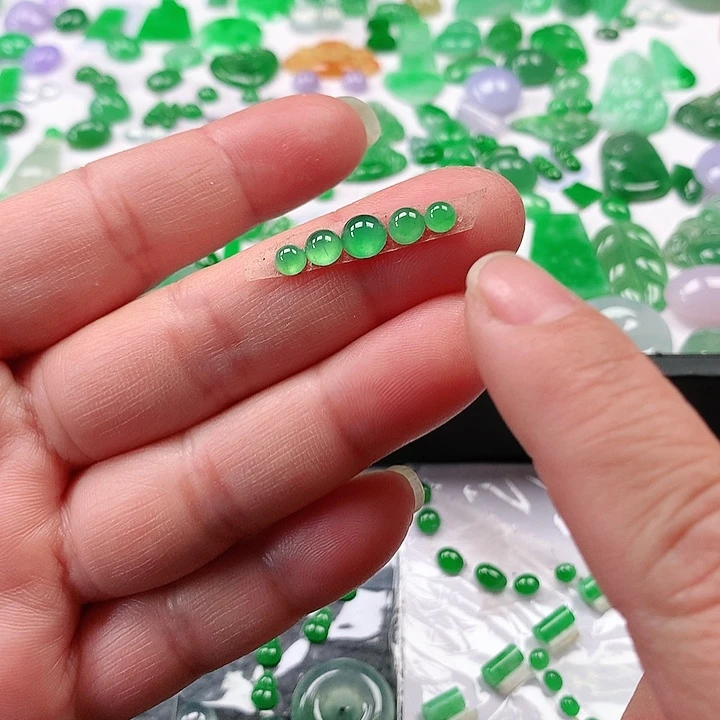 翡翠颈饰未镶嵌翡翠