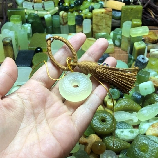 未镶嵌岫玉吊坠瓶*
