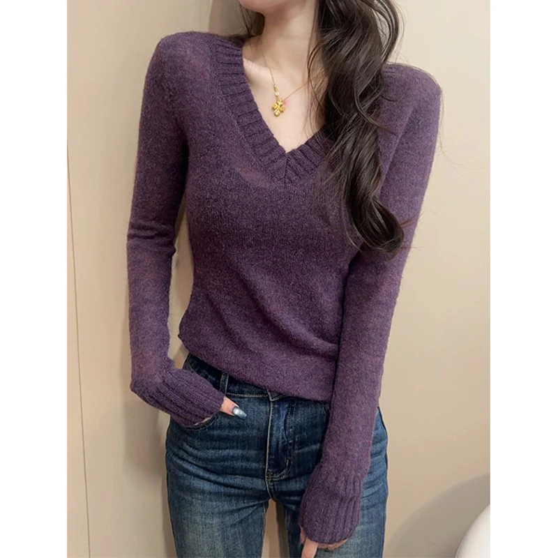 秋冬新款韩系时尚修身显瘦V领针织毛衣大码胖MM软糯内搭打底上衣