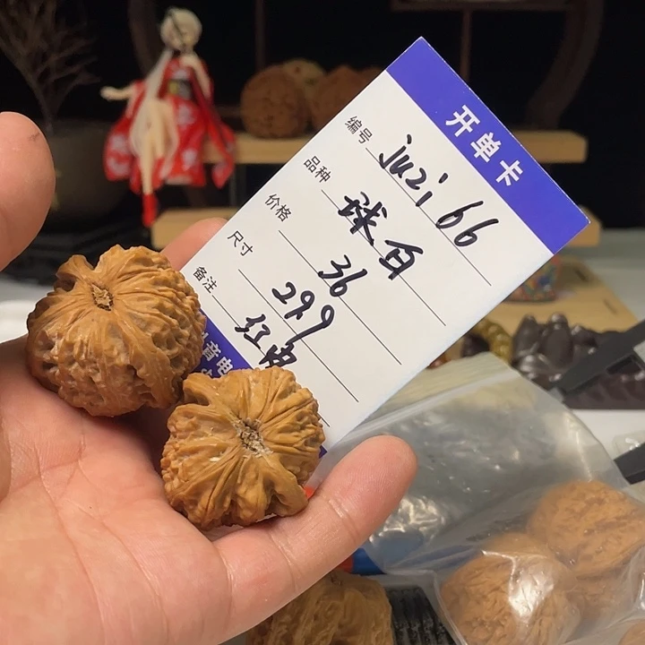 w***t文玩核桃把件白狮子