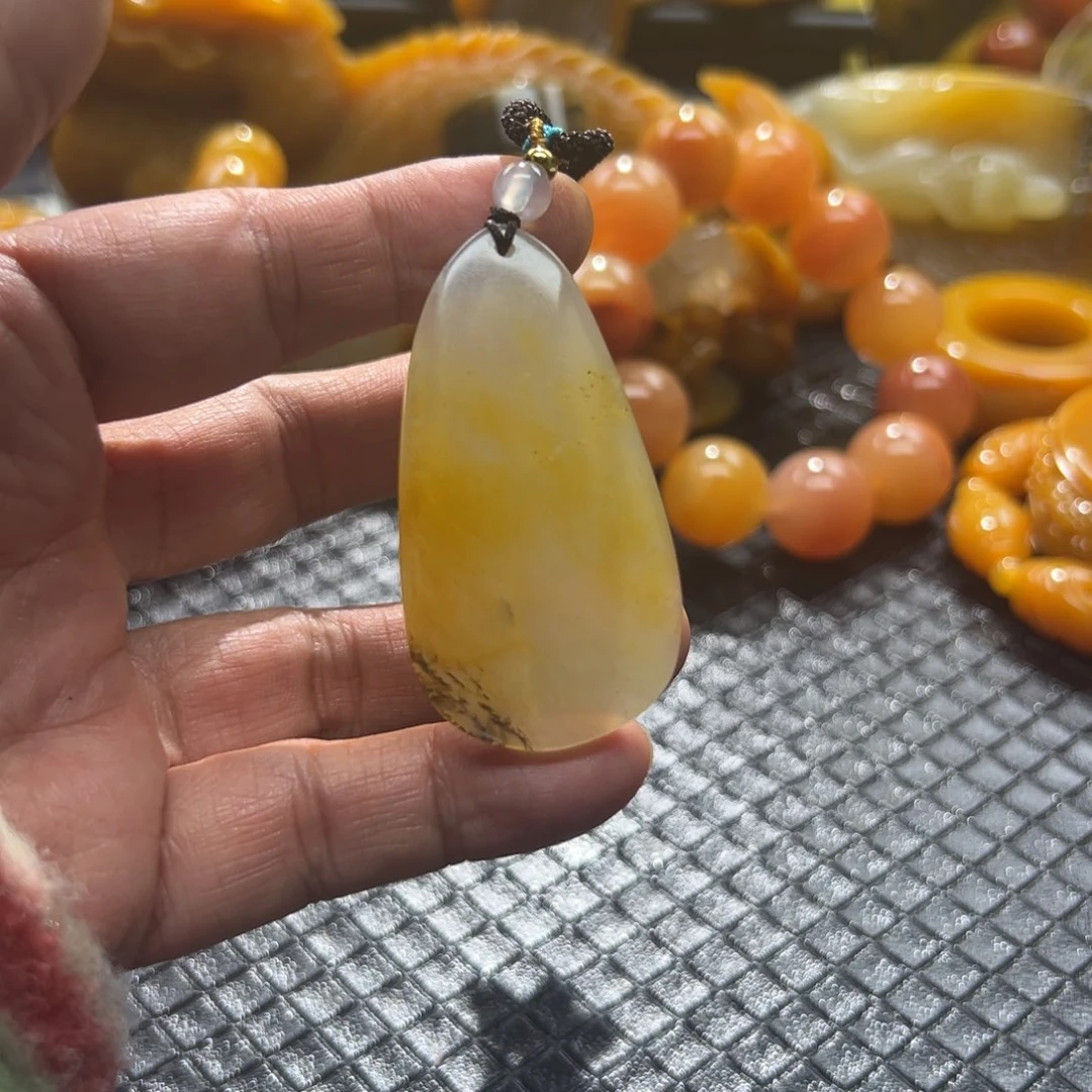 石英质玉未镶嵌颈饰