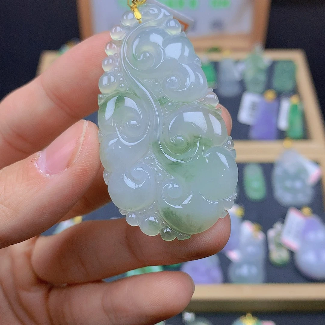 翡翠颈饰18K金镶嵌翡翠