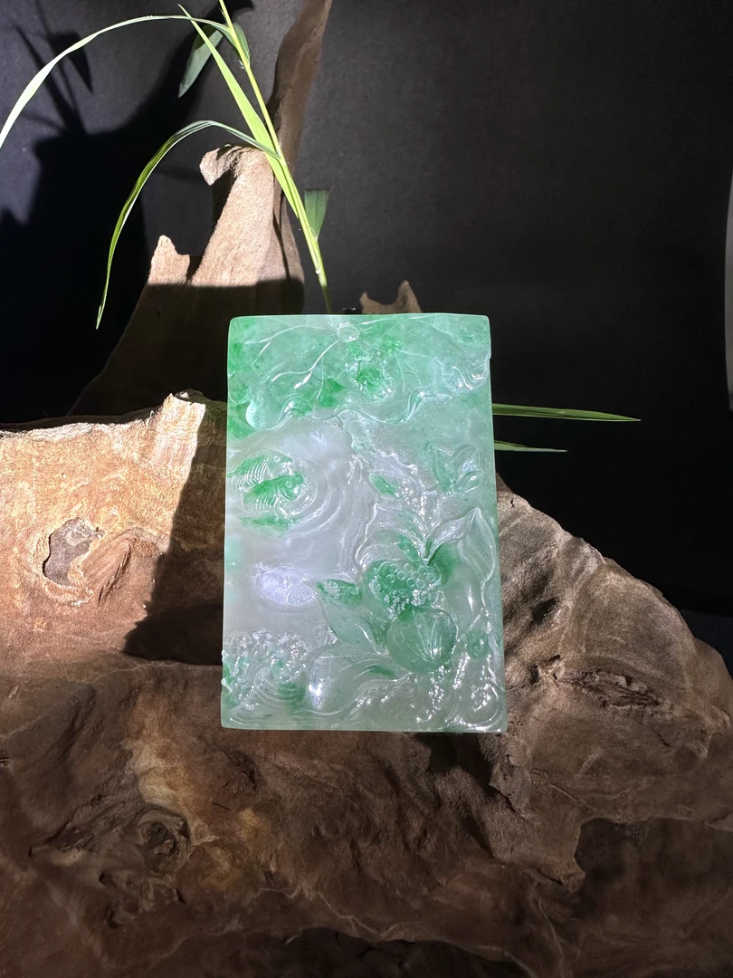 仁缘珠宝-非洲翠鱼戏荷塘（出淤泥而不染）精品吊坠（纯手工雕琢）2