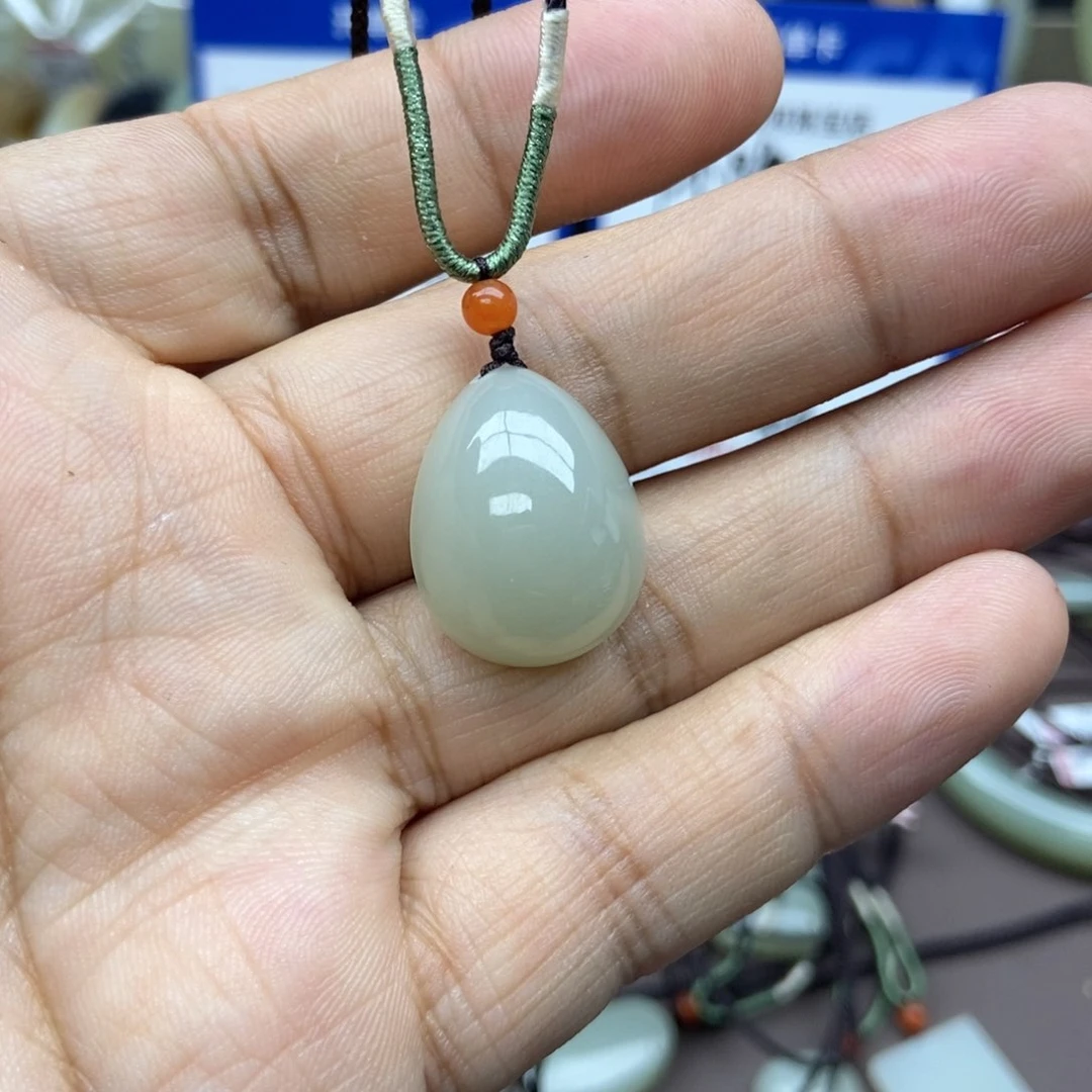 和田玉吊坠(不含链)未镶嵌.****）