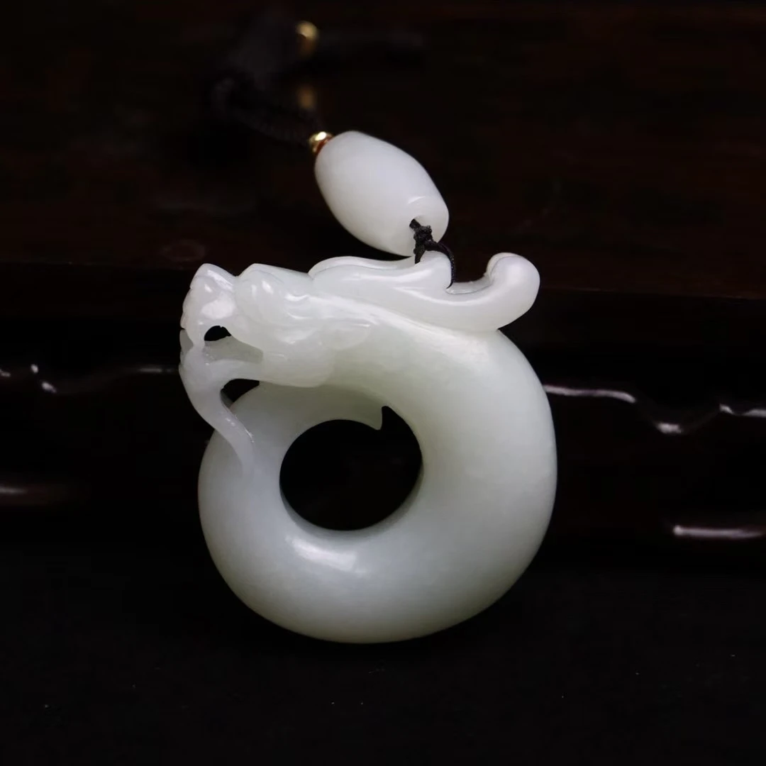 和田玉精品龙挂件