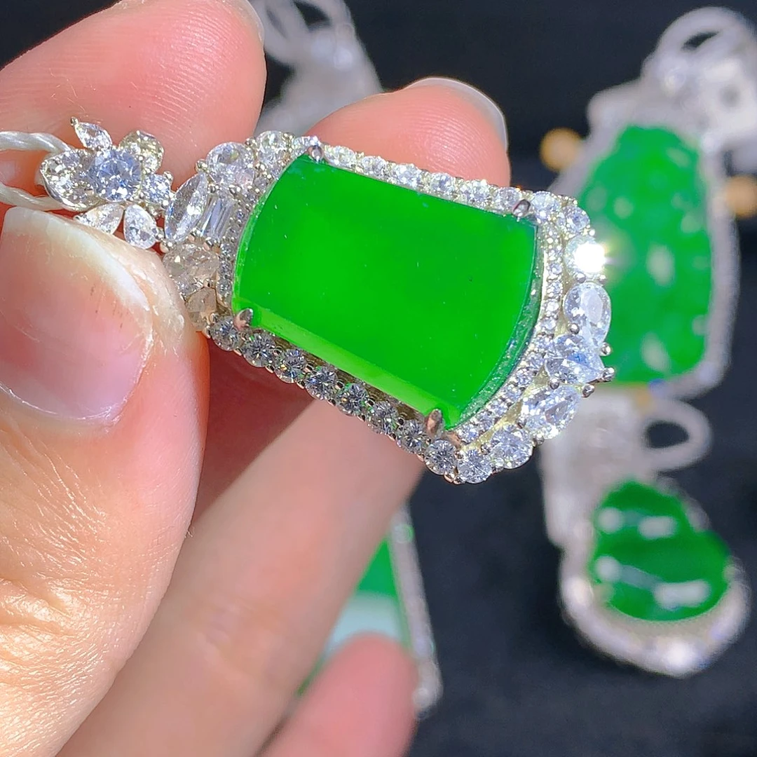 翡翠颈饰银S925镶嵌吊坠