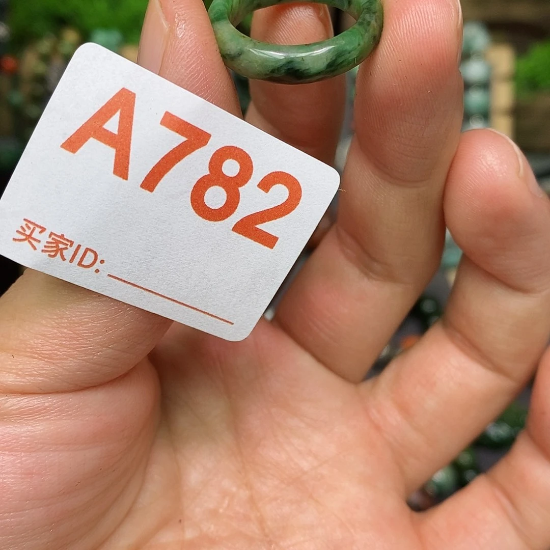 翡翠戒指未镶嵌扶*漂亮美眉