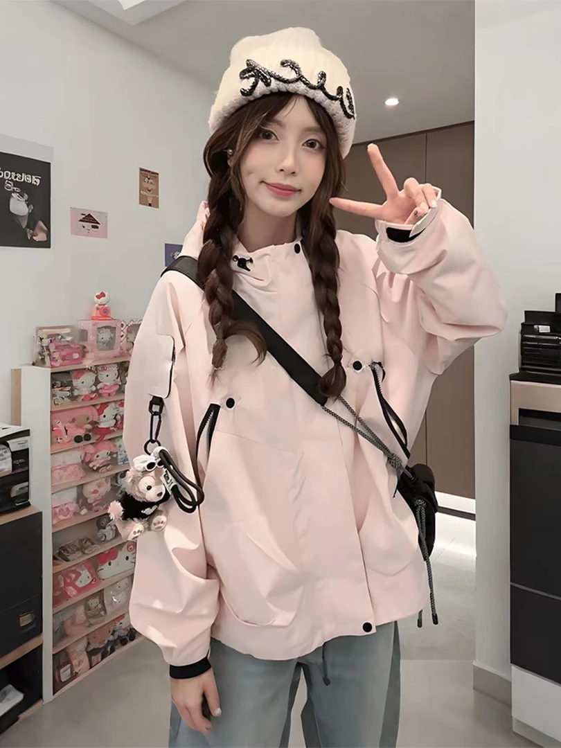 多巴胺粉色软壳冲锋衣女款春秋防风防水户外登山夹克美式连帽外套