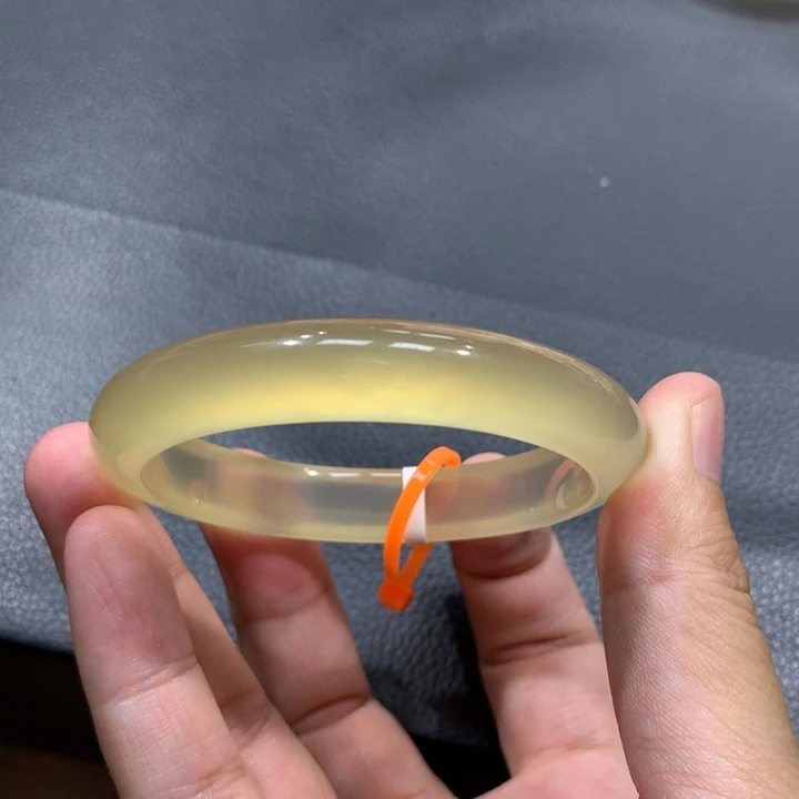 玛瑙/玉髓手镯未镶嵌?****g