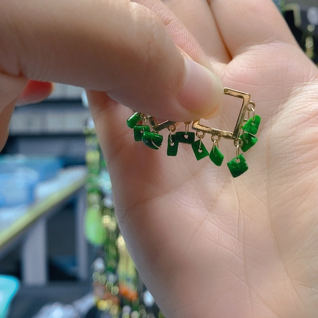 未镶嵌翡翠耳饰翡翠