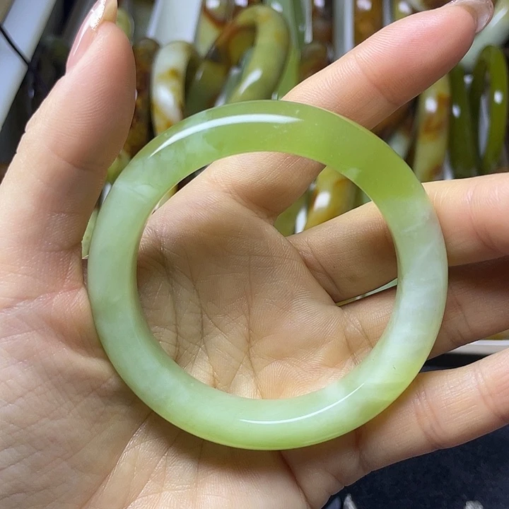 李***六蛇纹石玉未镶嵌手镯