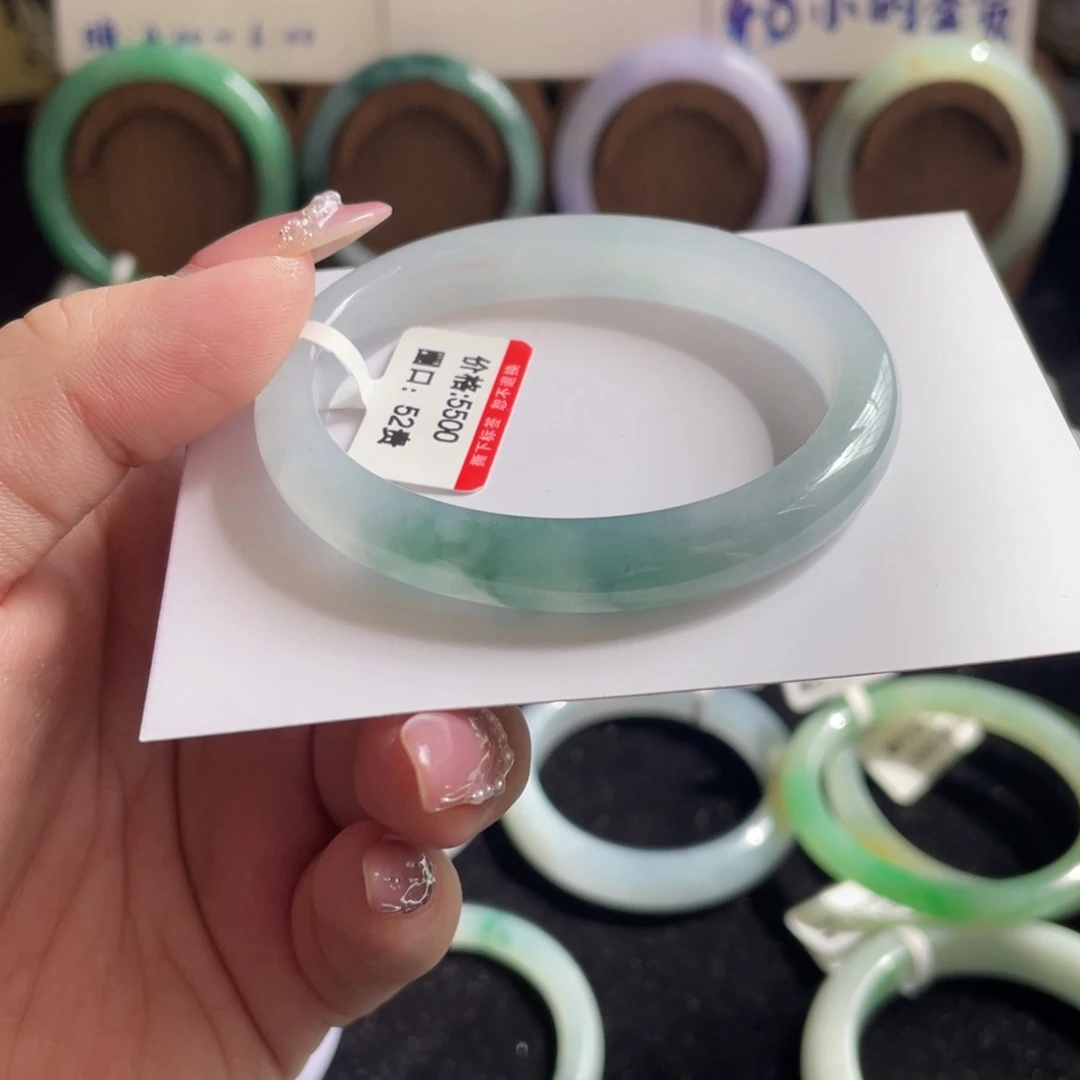 翡翠手镯未镶嵌翡翠手镯