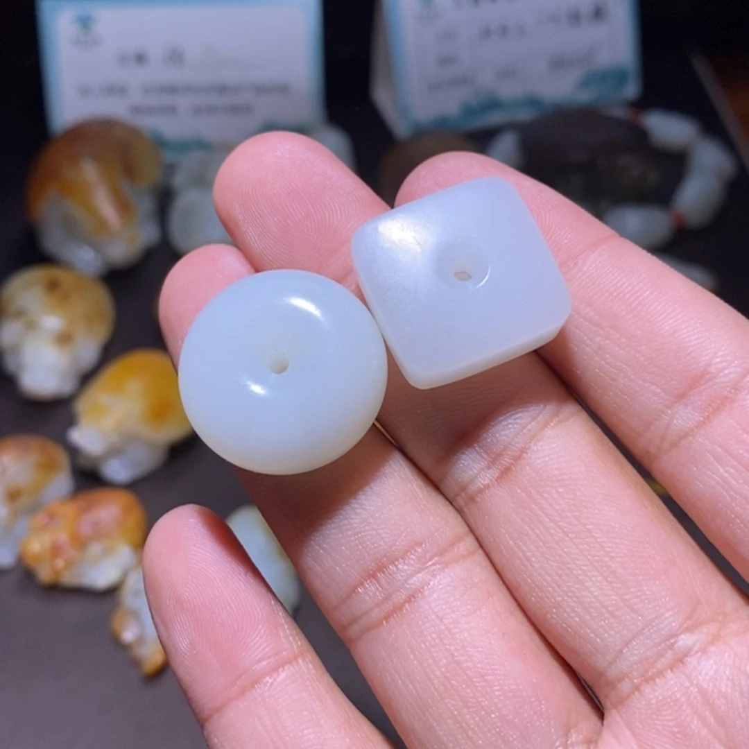 用***想和田玉未镶嵌颈饰