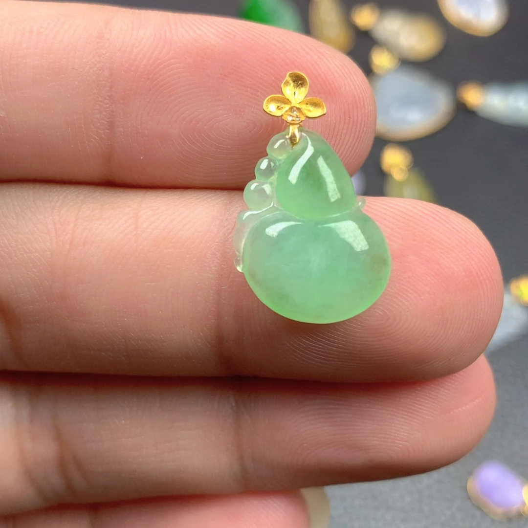 【闪购商品】颈饰18K金镶嵌翡翠天**花