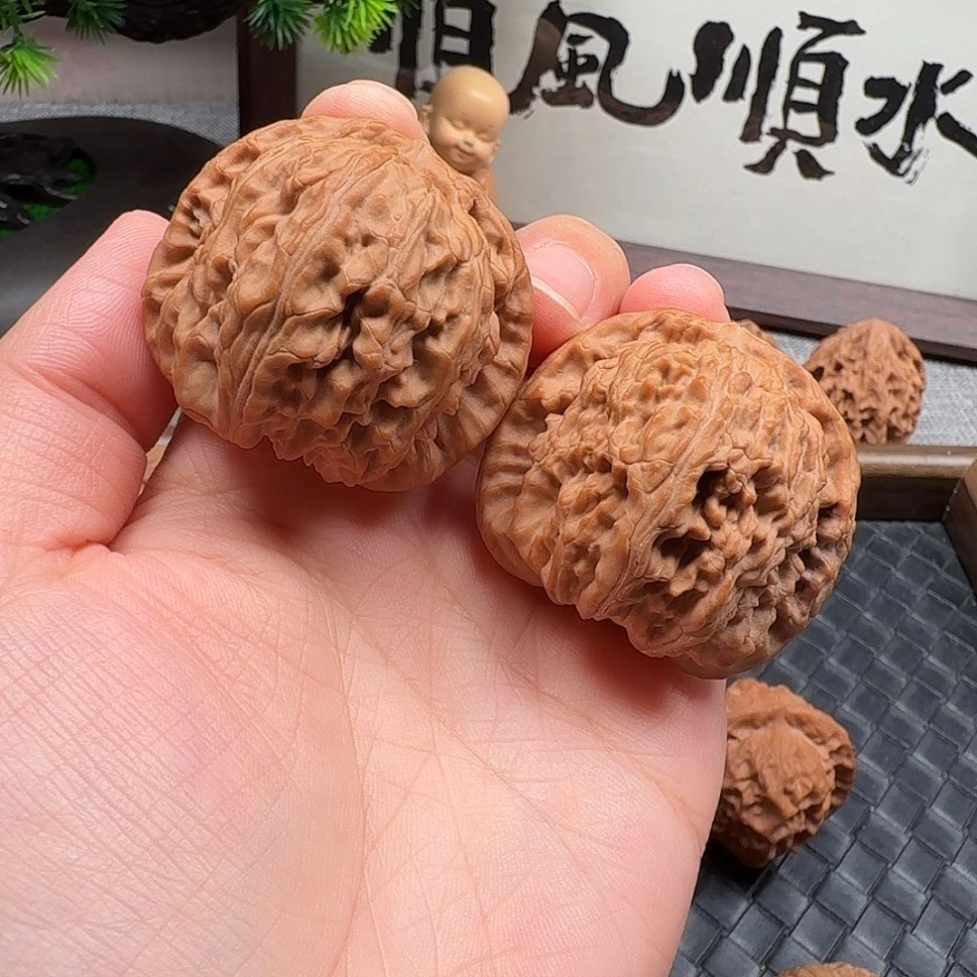 文玩核桃吊坠全品红皮白狮子43