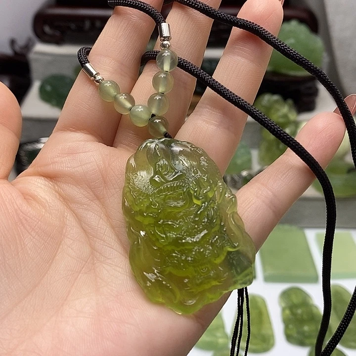 未镶嵌蛇纹石玉挂件