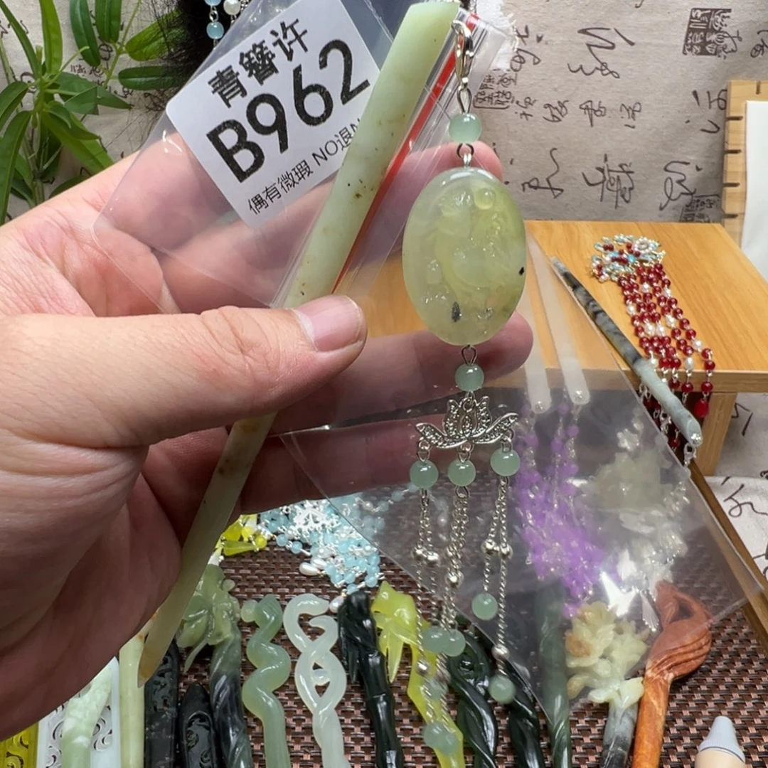 欣***语蛇纹石玉合金发饰