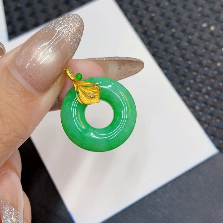 颈饰18K金镶嵌翡翠天然翡翠