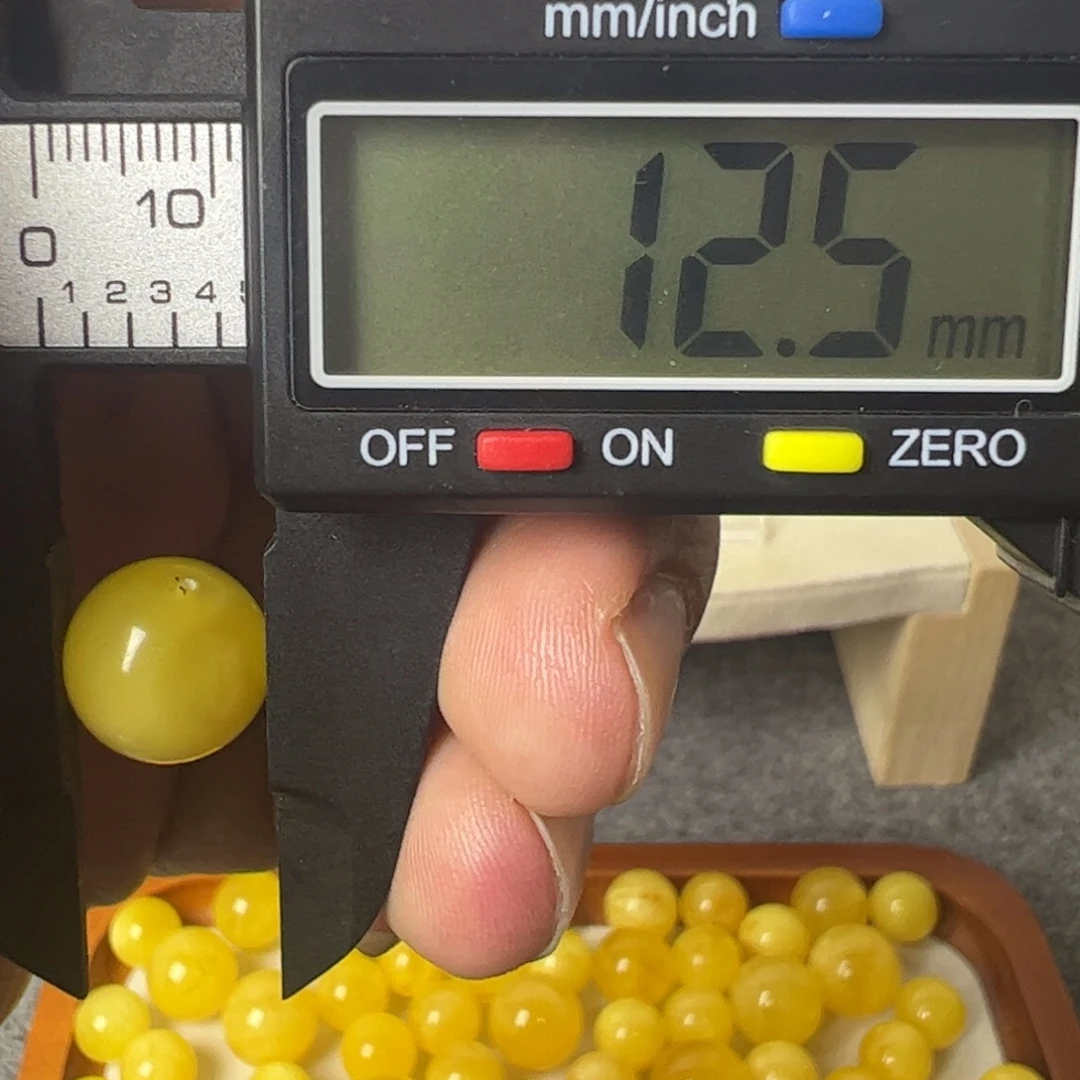 琥珀未镶嵌裸石微瑕046