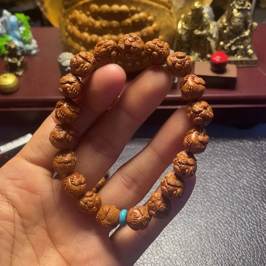 龙纹桃核雕刻金蟾