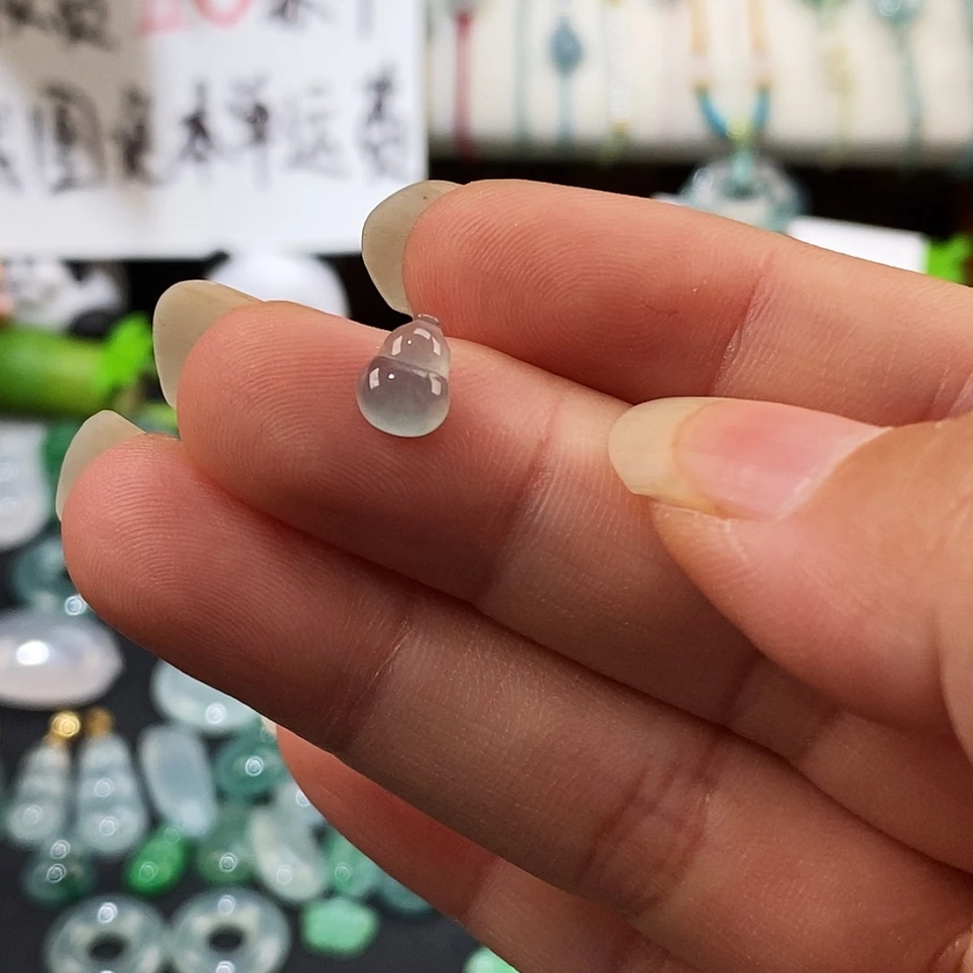 俗****翡翠未镶嵌颈饰冰种小葫芦卡7.9