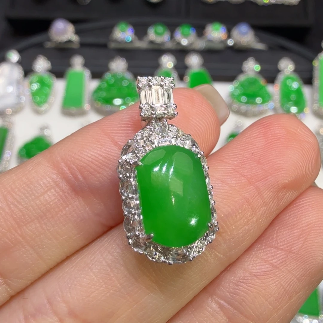 澷***漫翡翠18K金镶嵌颈饰收到货48小时鉴赏期