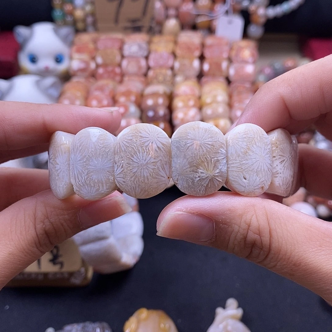 t***4硅化珊瑚（珊瑚玉）手牌未镶嵌