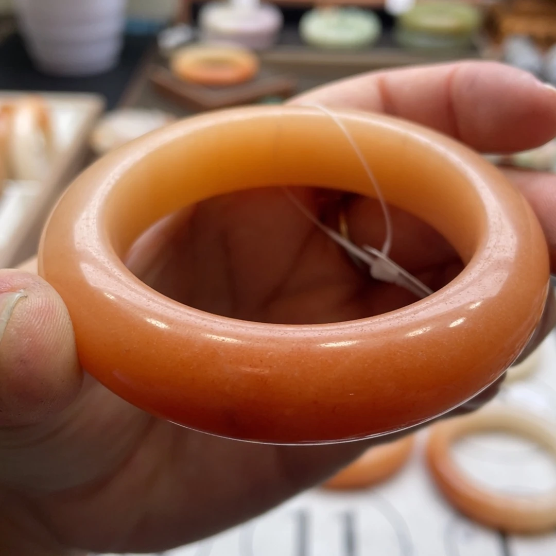 柚****石英岩玉未镶嵌手镯