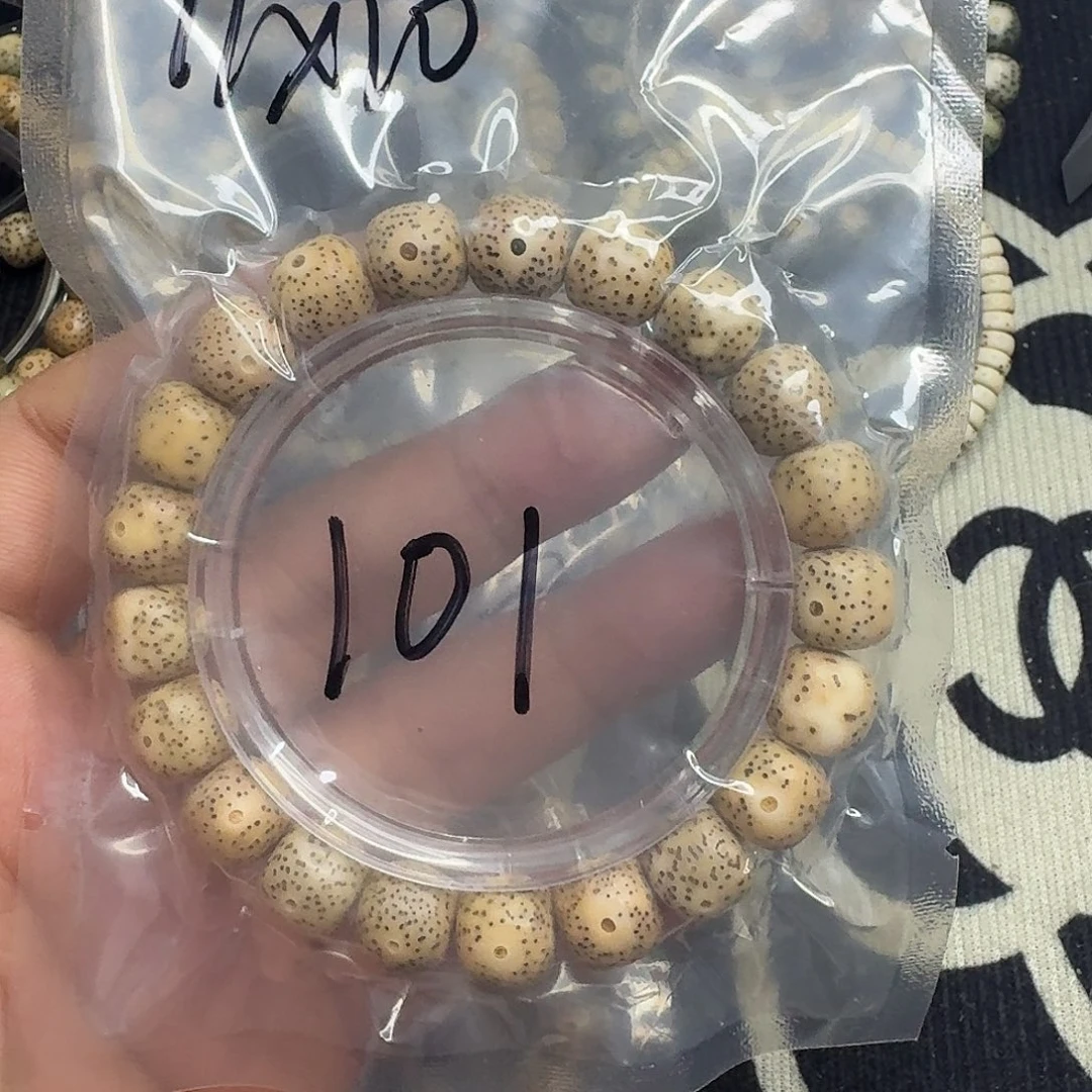 星月菩提手串鸡油黄101