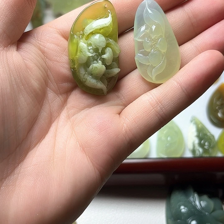 蛇纹石玉未镶嵌颈饰迪***提