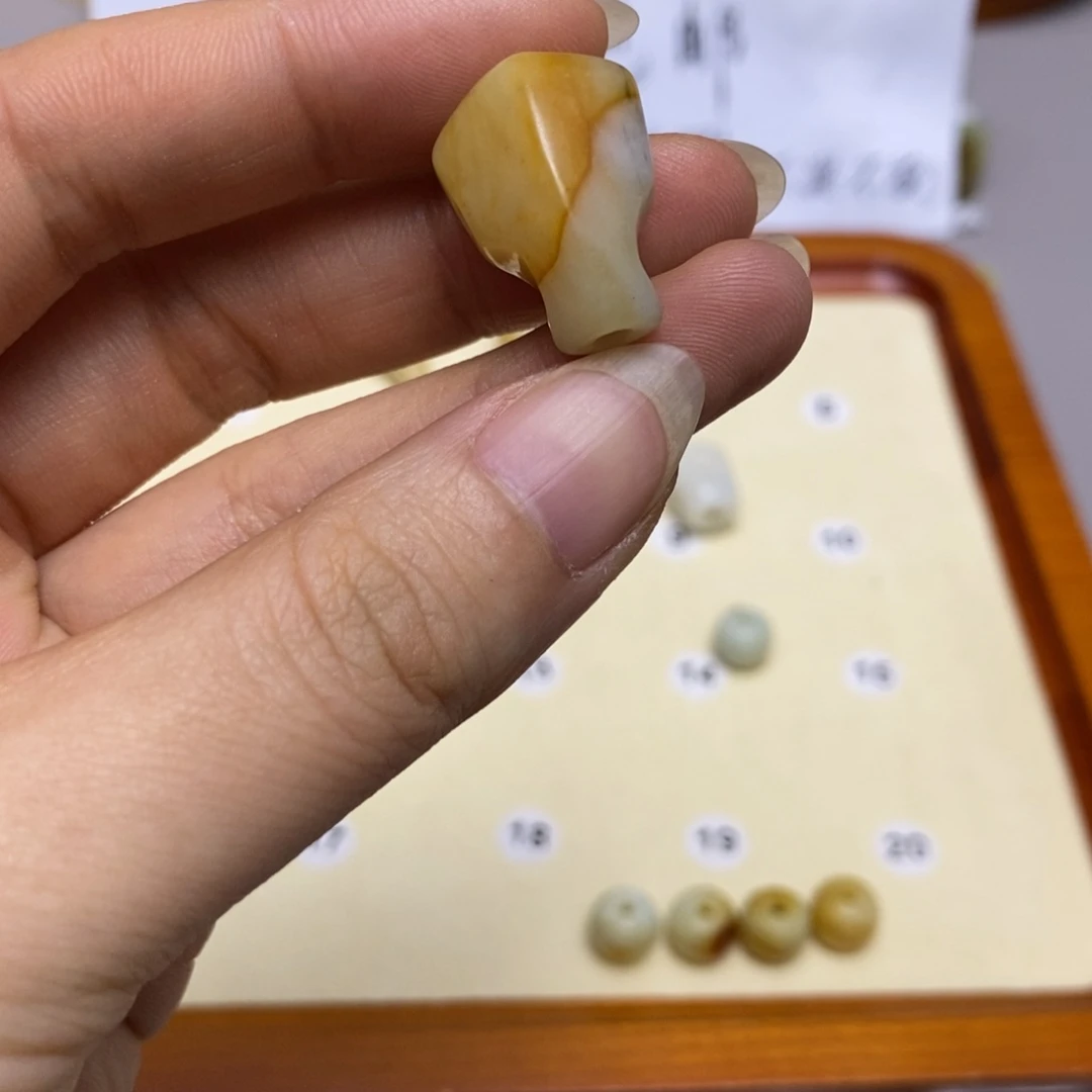 蛇纹石玉配饰合金D****。