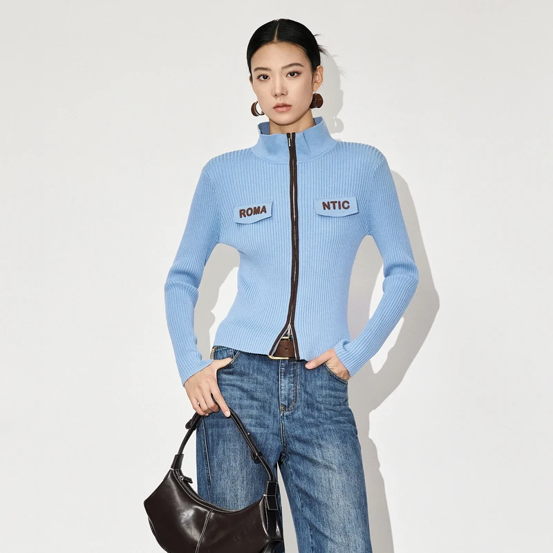 XG雪歌户外短款开衫毛衣女款保暖高领休闲时尚XL311588A820