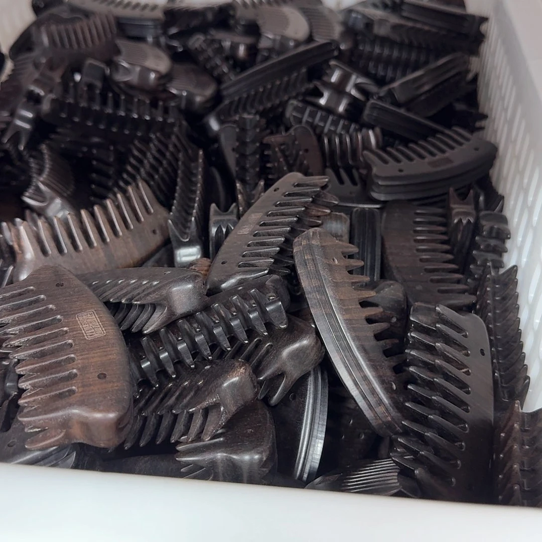 紫光檀迷你梳子瑕疵