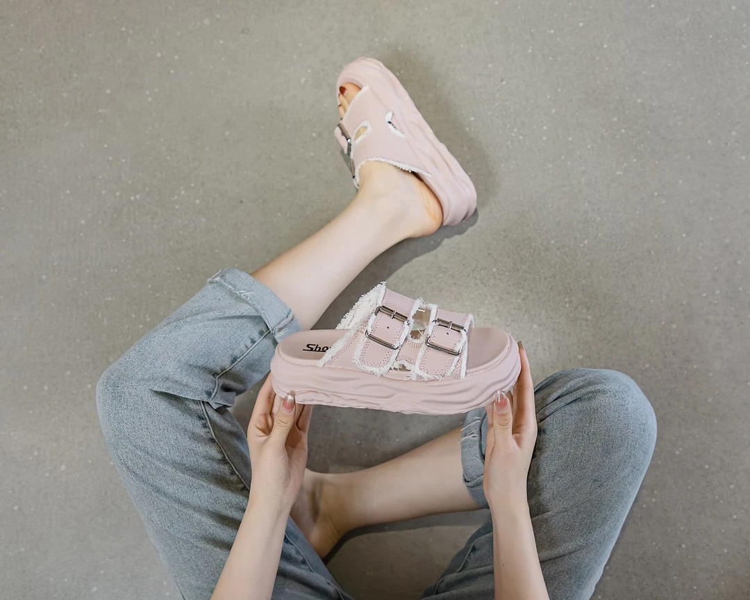 夏季2025新款时尚女平底真皮透气网面百搭拖鞋 8520-1