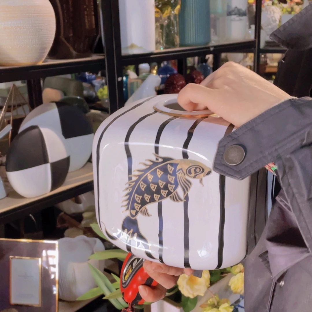 陶瓷花瓶，仿真绿植。