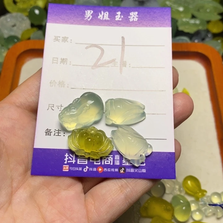 公***张蛇纹石玉未镶嵌颈饰